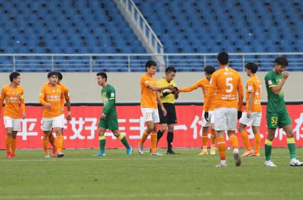 足协杯-门将低级失误胡靖航推空门 卓尔3-0国安进4强