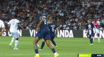  半场-巴黎0-1摩纳哥 弗兰德破门后伤退！梅西＆姆巴佩中柱