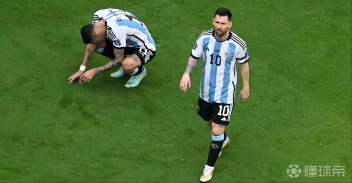  记者：阿根廷将改回433阵型，梅西、劳塔罗和天使组合不会变